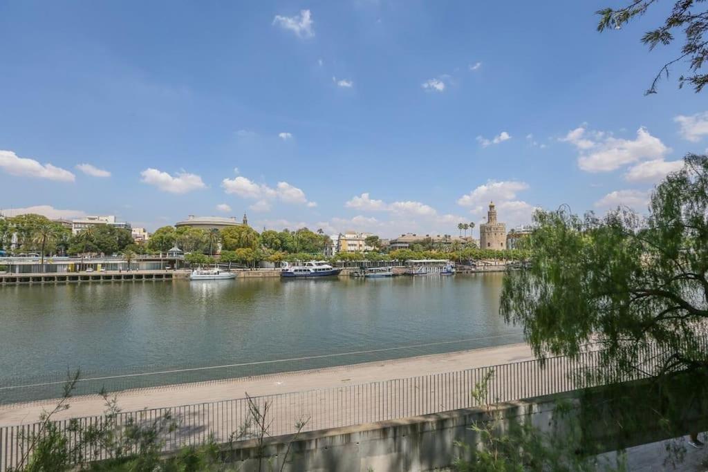 Riverwalk Suites - Puente Triana Sevilla Dış mekan fotoğraf
